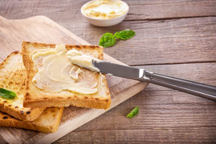 Dlaczego pieczywo tostowe nie jest najlepszym pomysłem na poranny posiłek